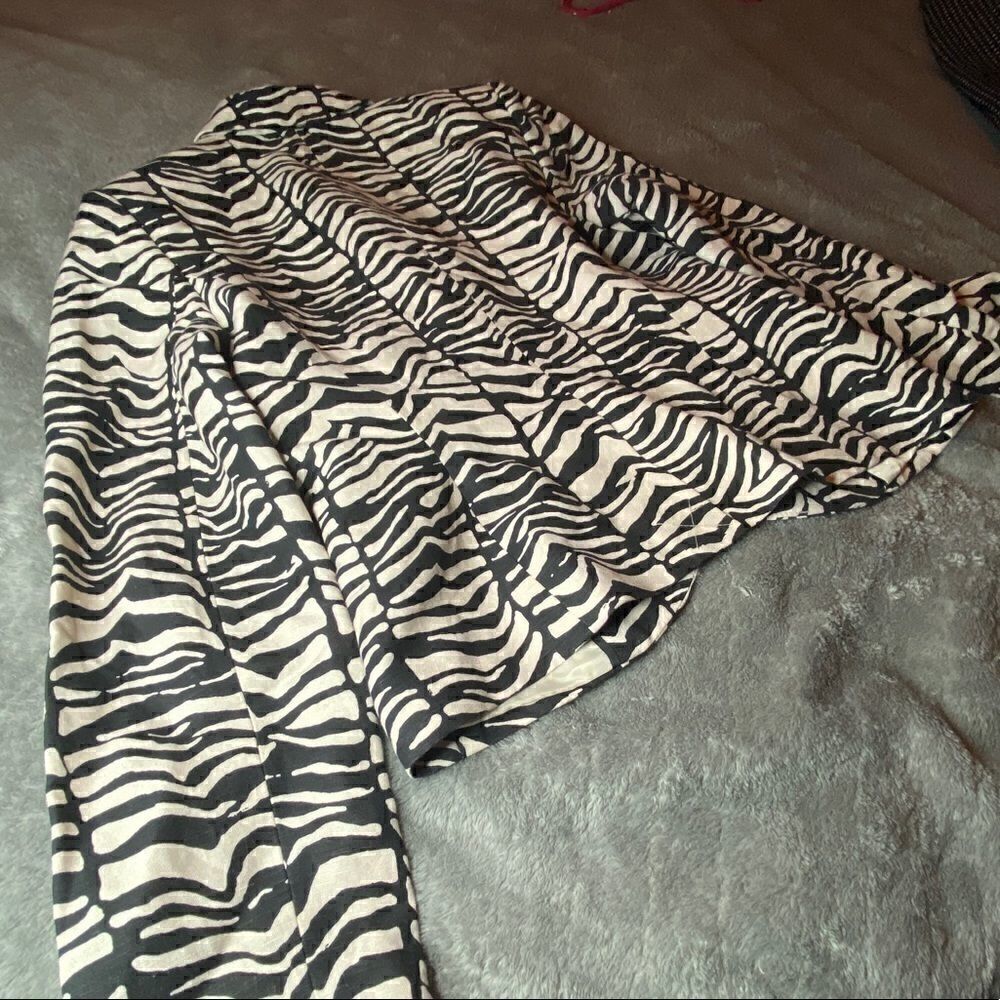 Calvin Klein Zebra Print Jacket - Picture 6 of 9